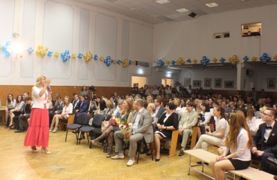 На фото выпускники Нагатино-Садовников