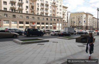На Тверской в ЦАО Москвы расширили пешеходную зону