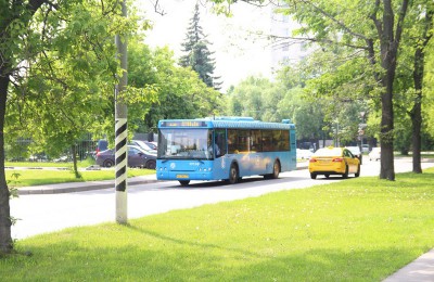 На фото один из автобусов в ЮАО