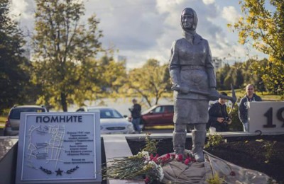 В районе Чертаново Центральное установили памятник женщинам-героям обороны Москвы