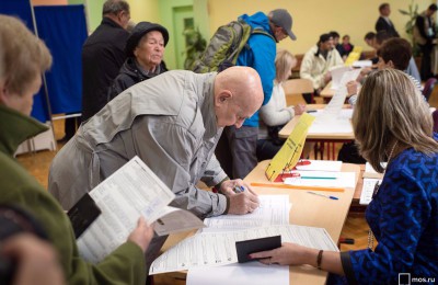 По данным Мосгоризбиркома, жители Москвы участвуют в выборах в Госдуму активнее, чем в выборах мэра
