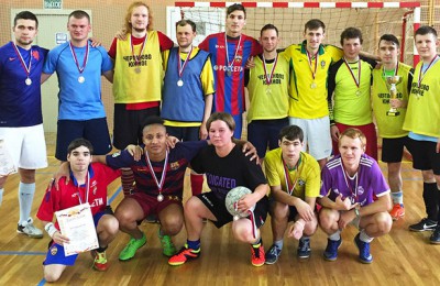 Спортсмены с ограниченными возможностями здоровья из Нагатино-Садовников заняли второе место в соревнованиях по мини-футболу