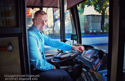 Водители общественного транспорта в одном из парков Южного округа продемонстрировали мастерство управления автобусом