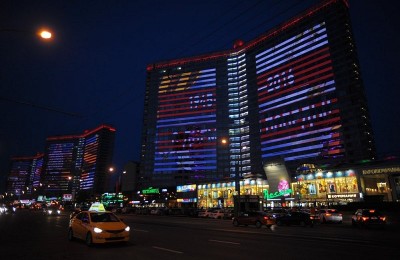 Ко Дню Победы более 50 зданий в Москве украсят динамической подсветкой
