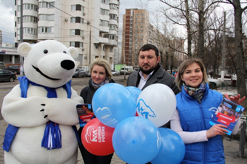 Единороссы ЮАО провели ряд акций и мероприятий, приуроченных пятилетию Крыма в составе современной России