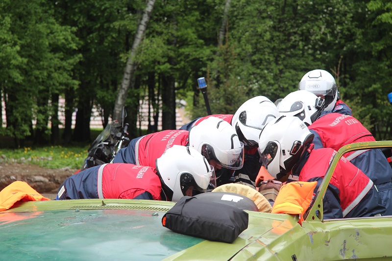 Мотоспасатели спешат на помощь
