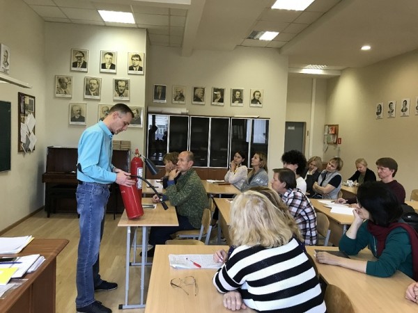 МГХУ имени Лавровского, плановая учебная эвакуация, огнетушитель, пожарная безопасность инструктаж, эвакуация