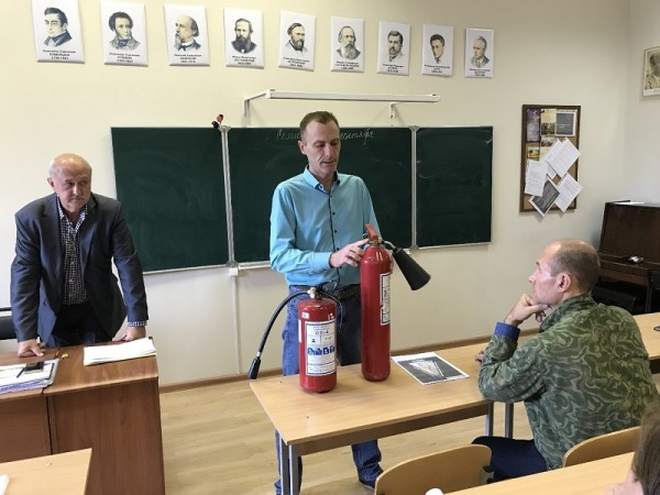 МГХУ имени Лавровского, плановая учебная эвакуация, огнетушитель, пожарная безопасность инструктаж, эвакуация