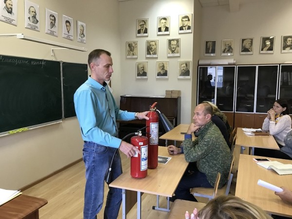 МГХУ имени Лавровского, плановая учебная эвакуация, огнетушитель, пожарная безопасность инструктаж, эвакуация