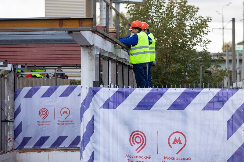 К запуску МЦД над входами на станцию «Беговая» установят новые навесы «Огни города»