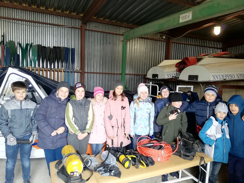 Спасатели на водных объектах провели экскурсию для школьников
