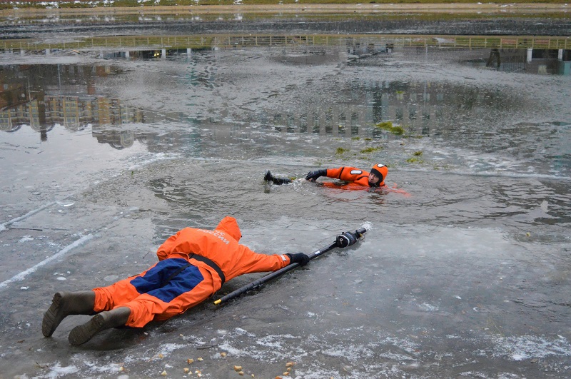 Спасатели провели необычное мероприятие на Калитниковском пруду для столичных школьников