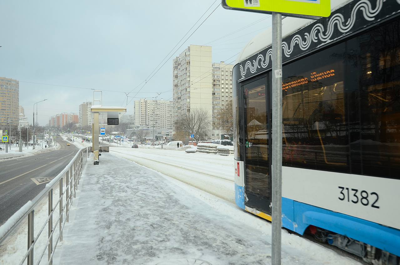 Транспортную остановку улучшили на Нагатинской улице. Фото: Анна Быкова, «Вечерняя Москва»
