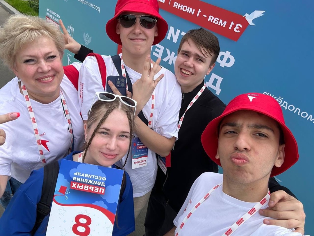Ученики школы №1375 приняли участие в фестивале объединения «Движения Первых». Фото: официальная страница школы №1375 в социальных сетях