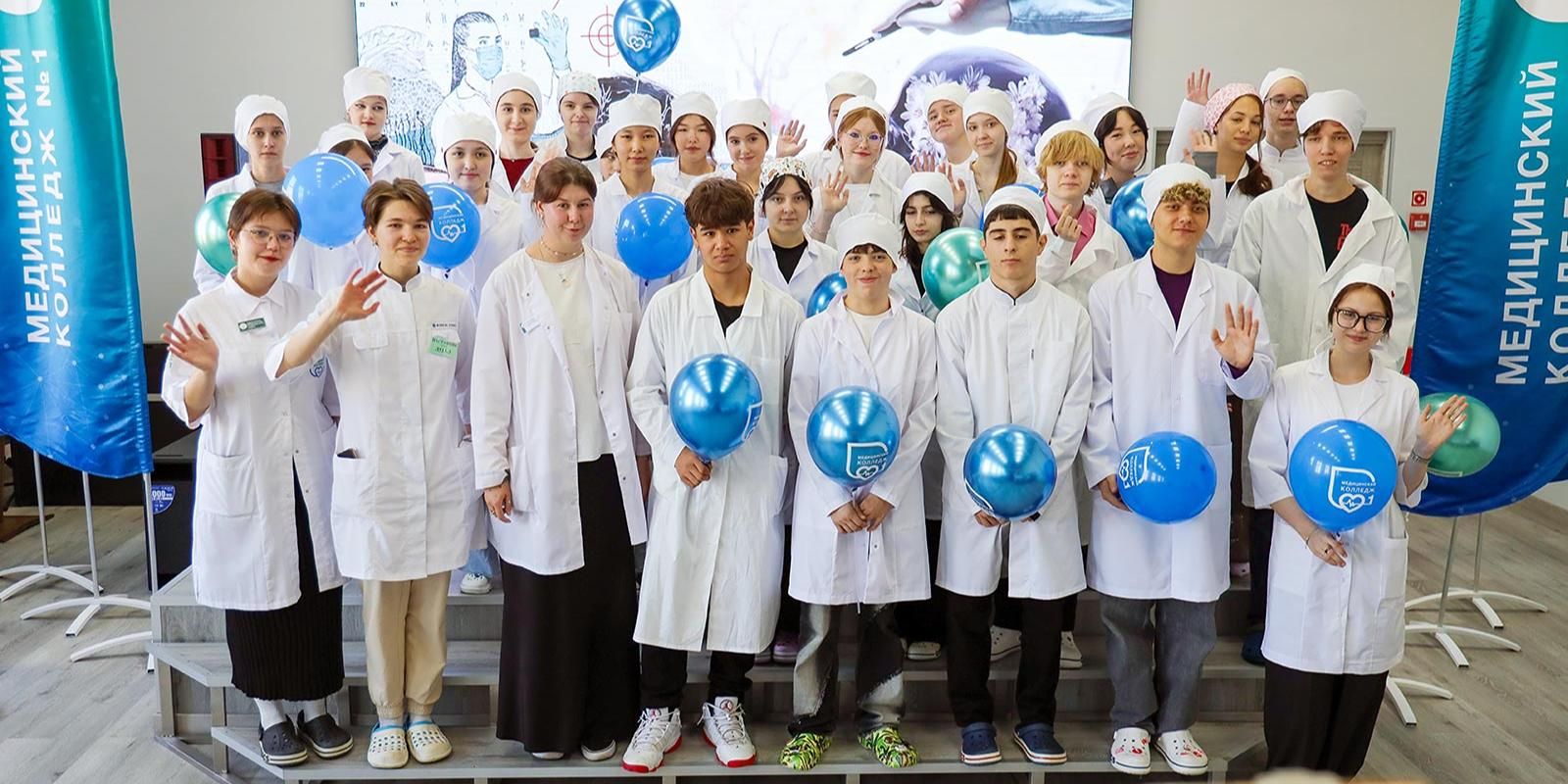 Торжественное посвящение в медики состоялось для первокурсников Медколледжа №1. Фото: пресс-служба Департамента образования и науки города Москвы