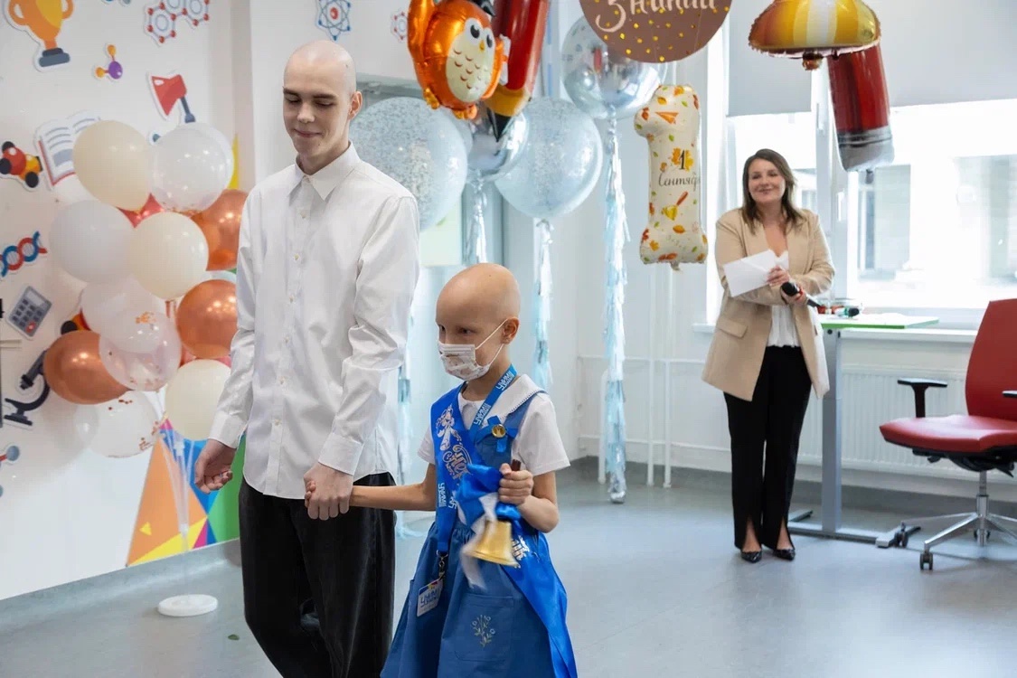 Празднование Дня знаний прошло в госпитальной школе НМИЦ онкологии имени Николая Блохина. Фото: официальная страница Национального медицинского исследовательского центра онкологии имени Николая Блохина в социальных сетях