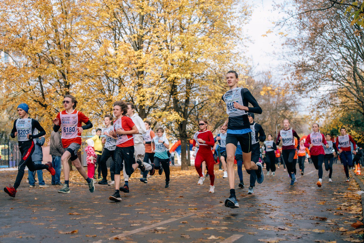 Традиционный легкоатлетический пробег памяти Михаила Полторака прошел в парке имени Юрия Лужкова. Фото: Telegram-канал Объединения культурных и досуговых центров Южного административного округа