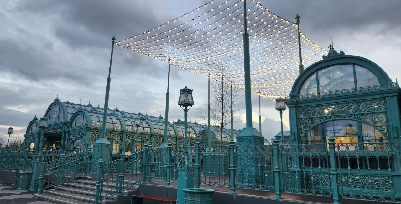 Представители «Лекториума в Коломенском» организуют творческую встречу с художником Дмитрием Гусевым. Фото: Алина Моисеенко, «Вечерняя Москва»