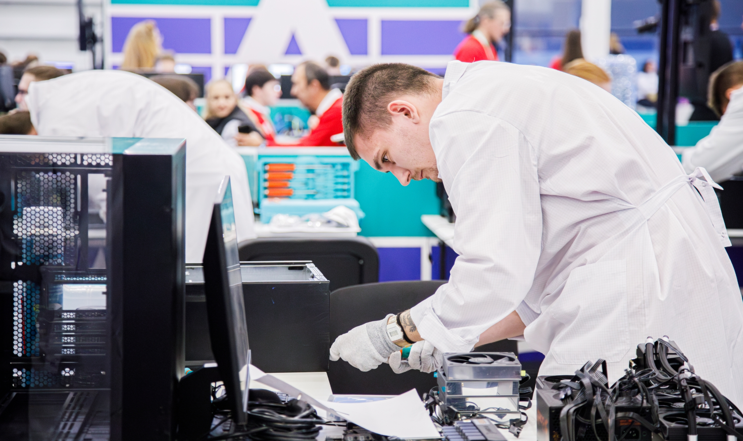 Представители МГКЭИТ стали победителями чемпионата по профессиональному мастерству. Фото: официальная страница Московского государственного колледжа электроники и информационных технологий в социальных сетях