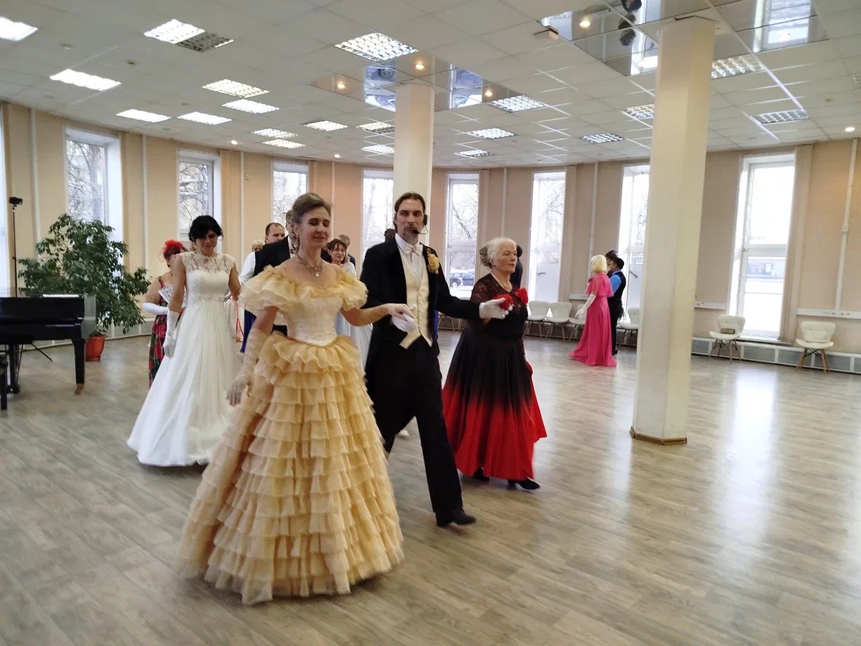 Бал-Триоле прошел в библиотеке №136 имени Льва Толстого. Фото: страница библиотеки №136 имени Льва Толстого в социальных сетях