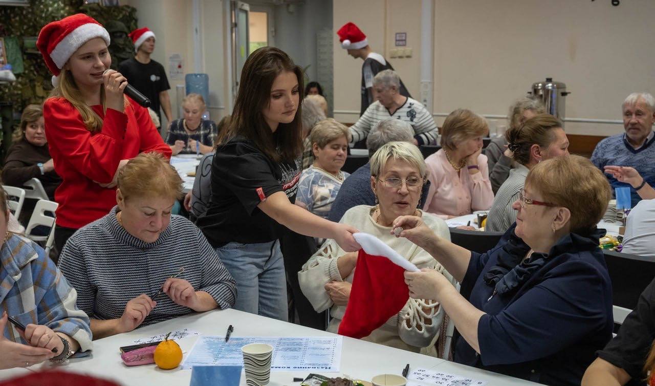 Сотрудники Молодежной палаты района Нагатино-Садовники провели новогоднее музыкальное лото. Фото: страница Молодежной палаты района Нагатино-Садовники в социальных сетях
